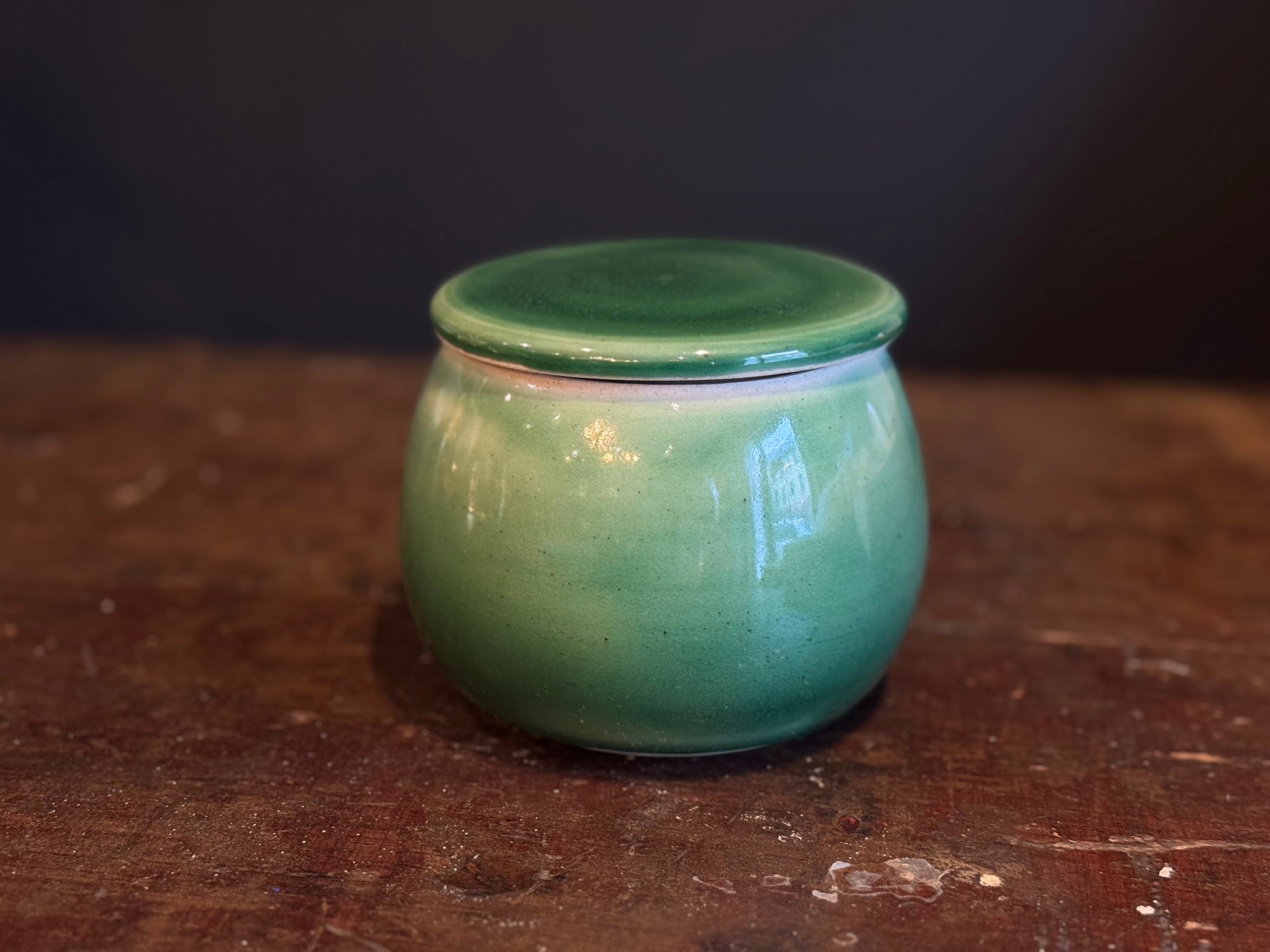 Urn Glossy Green Small